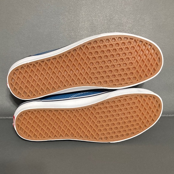 Vans Old Skool Blue and White Sneakers with gum bottom! - Picture 6 of 7